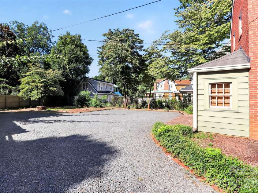 823-825 Henley Place, Charlotte, NC 28207.  MLS# CAR4424031, YatesRealty ID 50440. 