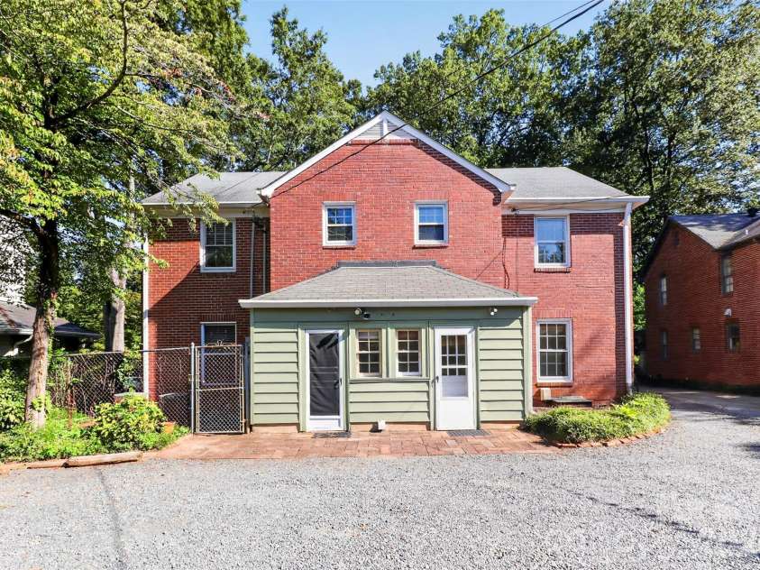 823-825 Henley Place, Charlotte, NC 28207.  MLS# CAR4424031, YatesRealty ID 50440. 