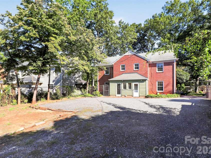 823-825 Henley Place, Charlotte, NC 28207.  MLS# CAR4424031, YatesRealty ID 50440. 