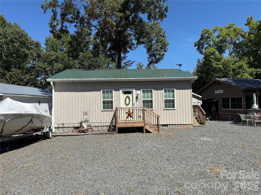 222 Lake Tillery Trail, Mount Gilead, NC 27306.  MLS# CAR4423632, YatesRealty ID 50441. 
