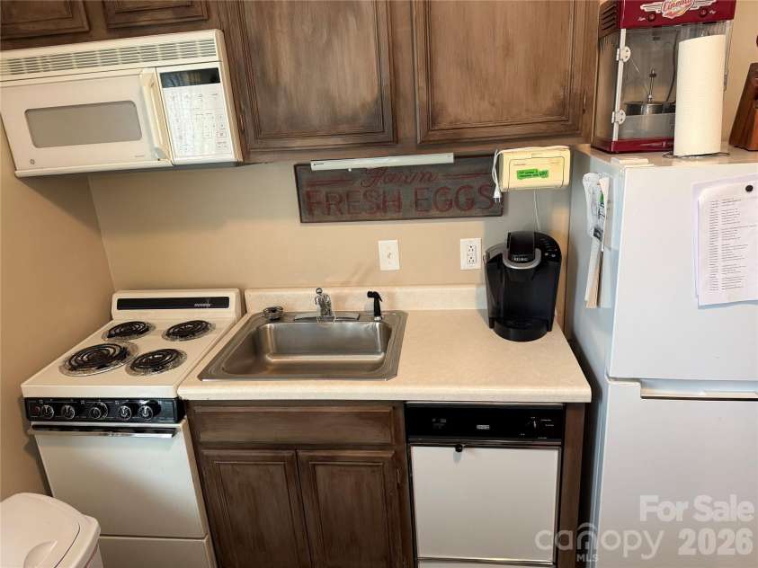 222 Lake Tillery Trail, Mount Gilead, NC 27306.  MLS# CAR4423632, YatesRealty ID 50441. 
