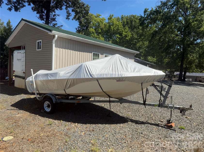 222 Lake Tillery Trail, Mount Gilead, NC 27306.  MLS# CAR4423632, YatesRealty ID 50441. 
