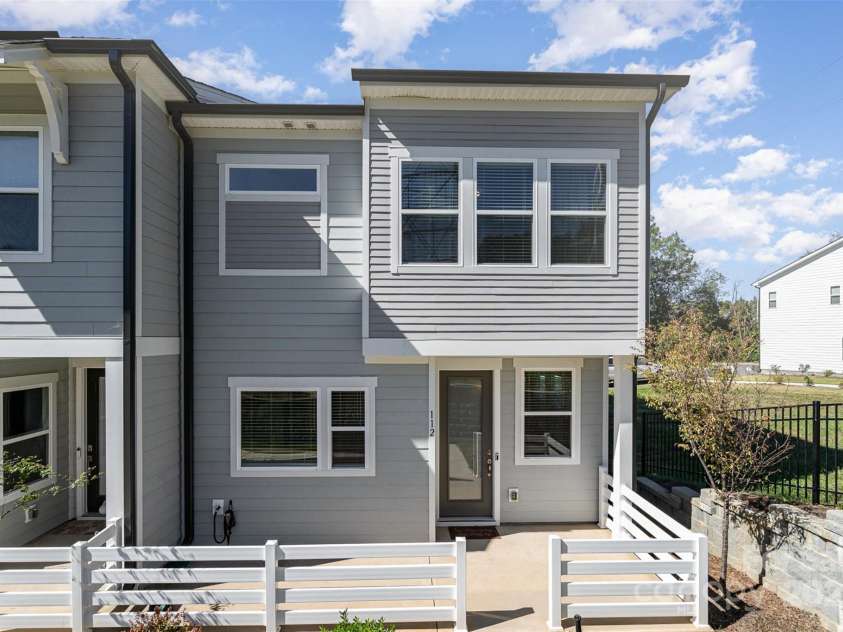 112 Atterberry Alley, Charlotte, NC 28217.  MLS# CAR4302897, YatesRealty ID 5045. End unit.