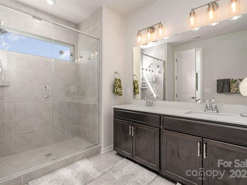 112 Atterberry Alley, Charlotte, NC 28217.  MLS# CAR4302897, YatesRealty ID 5045. Primary bathroom.