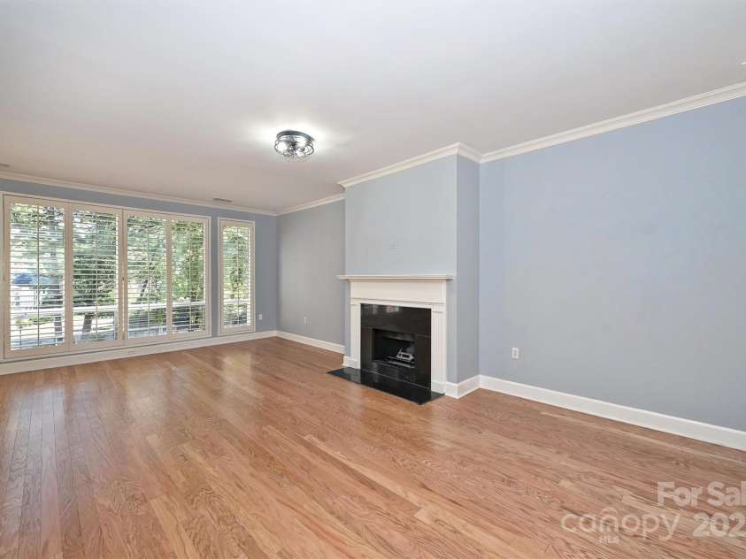 924 Cherokee Road, Charlotte, NC 28207.  MLS# CAR4317704, YatesRealty ID 5045. 