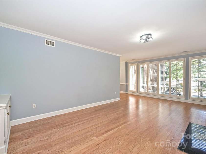 924 Cherokee Road, Charlotte, NC 28207.  MLS# CAR4317704, YatesRealty ID 5045. 