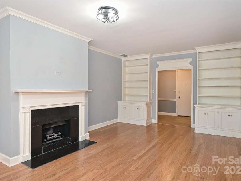 924 Cherokee Road, Charlotte, NC 28207.  MLS# CAR4317704, YatesRealty ID 5045. 