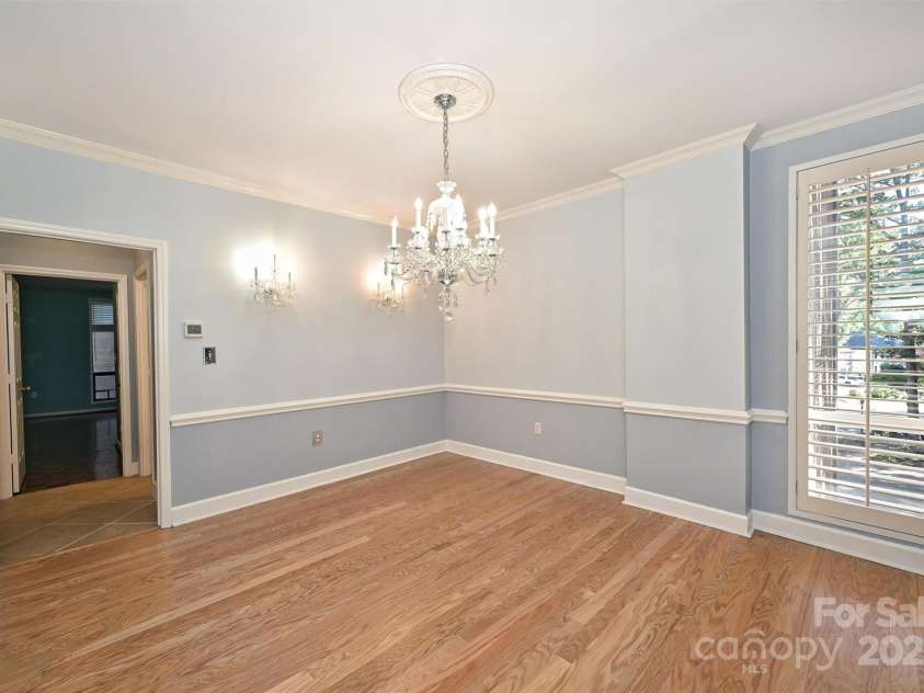 924 Cherokee Road, Charlotte, NC 28207.  MLS# CAR4317704, YatesRealty ID 5045. 