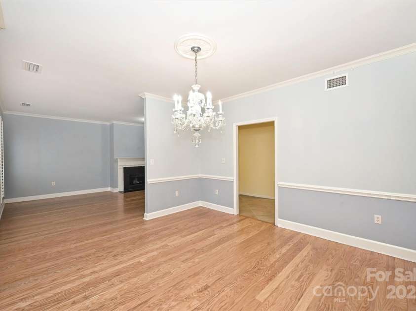 924 Cherokee Road, Charlotte, NC 28207.  MLS# CAR4317704, YatesRealty ID 5045. 