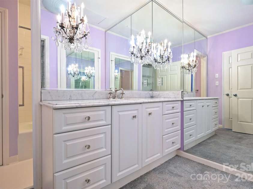 924 Cherokee Road, Charlotte, NC 28207.  MLS# CAR4317704, YatesRealty ID 5045. 