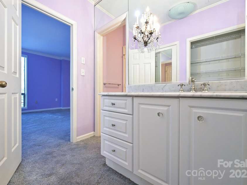 924 Cherokee Road, Charlotte, NC 28207.  MLS# CAR4317704, YatesRealty ID 5045. 