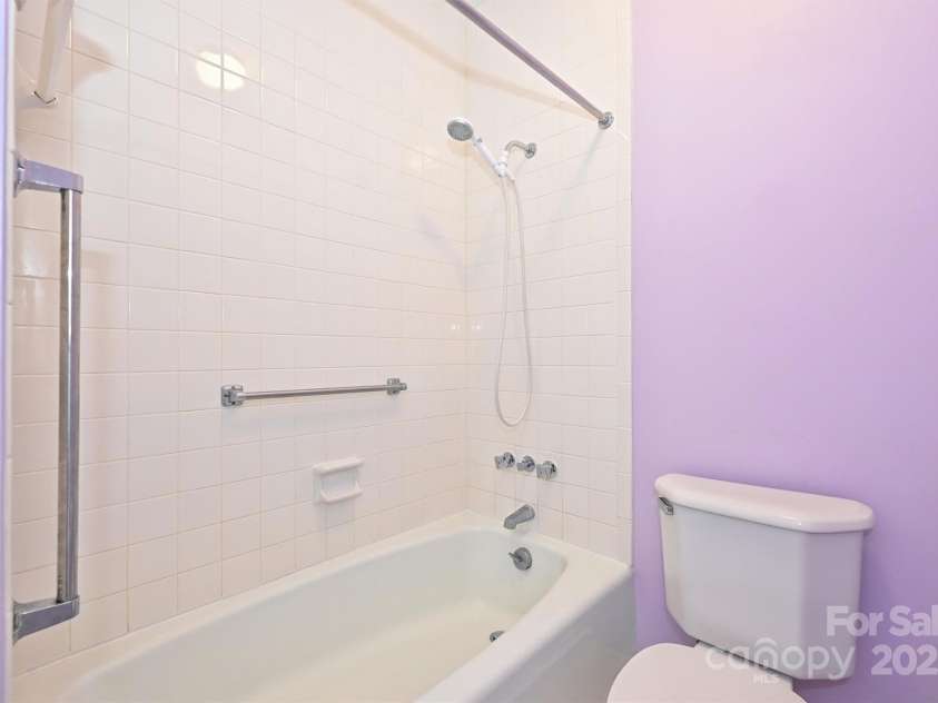 924 Cherokee Road, Charlotte, NC 28207.  MLS# CAR4317704, YatesRealty ID 5045. 