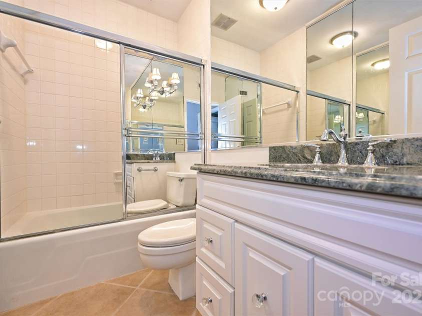 924 Cherokee Road, Charlotte, NC 28207.  MLS# CAR4317704, YatesRealty ID 5045. 