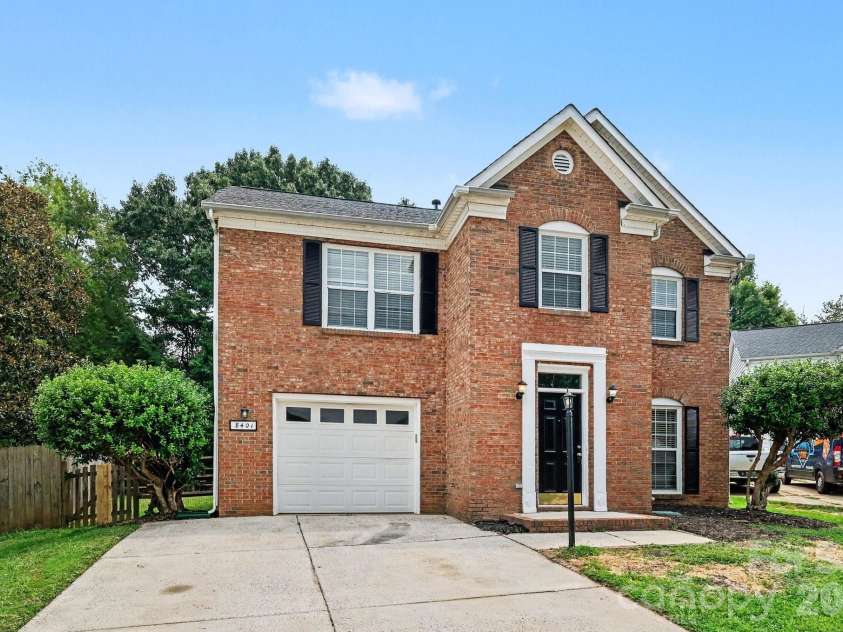 8401 Redstone View Drive, Charlotte, NC 28269.  MLS# CAR4397005, YatesRealty ID 50453. 