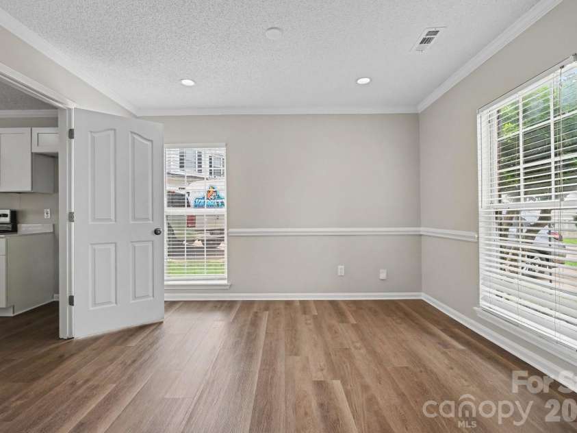 8401 Redstone View Drive, Charlotte, NC 28269.  MLS# CAR4397005, YatesRealty ID 50453. 