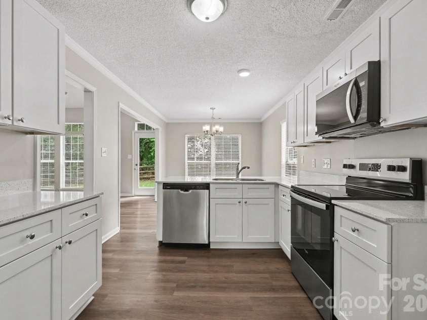 8401 Redstone View Drive, Charlotte, NC 28269.  MLS# CAR4397005, YatesRealty ID 50453. 