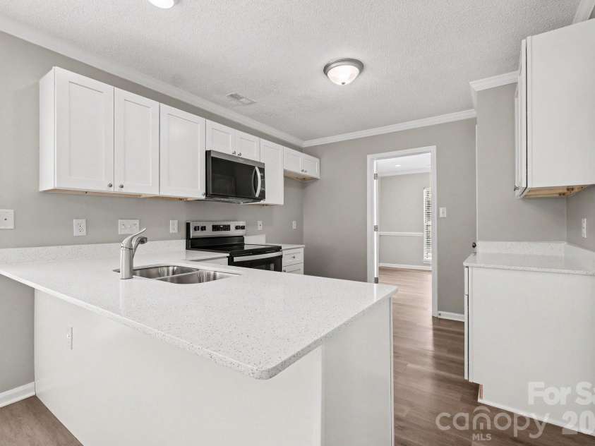 8401 Redstone View Drive, Charlotte, NC 28269.  MLS# CAR4397005, YatesRealty ID 50453. 