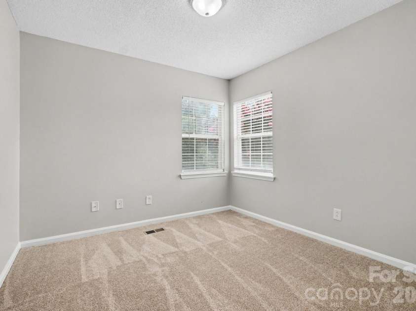 8401 Redstone View Drive, Charlotte, NC 28269.  MLS# CAR4397005, YatesRealty ID 50453. 