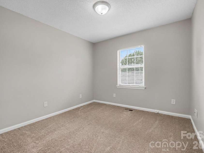 8401 Redstone View Drive, Charlotte, NC 28269.  MLS# CAR4397005, YatesRealty ID 50453. 