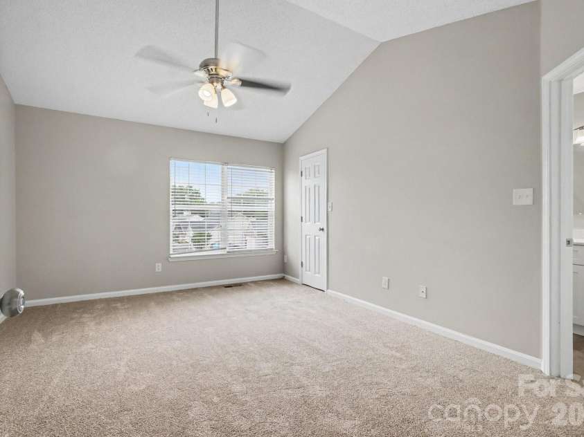 8401 Redstone View Drive, Charlotte, NC 28269.  MLS# CAR4397005, YatesRealty ID 50453. 