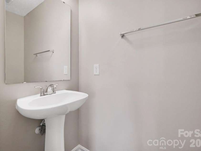 8401 Redstone View Drive, Charlotte, NC 28269.  MLS# CAR4397005, YatesRealty ID 50453. 