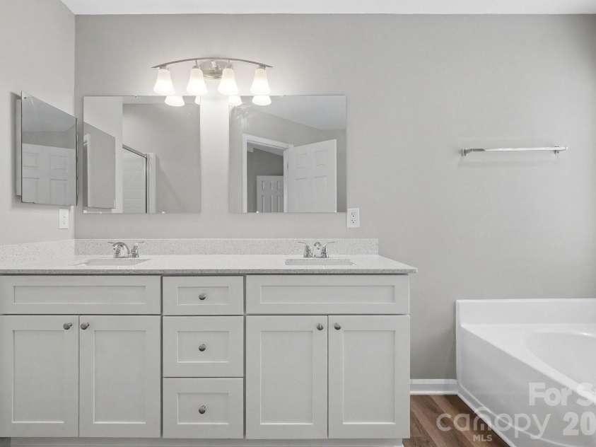 8401 Redstone View Drive, Charlotte, NC 28269.  MLS# CAR4397005, YatesRealty ID 50453. 