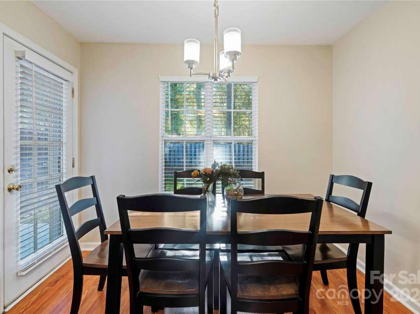 2038 University Heights Lane, Charlotte, NC 28213.  MLS# CAR4190741, YatesRealty ID 5046. Dining