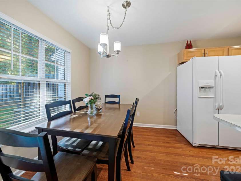 2038 University Heights Lane, Charlotte, NC 28213.  MLS# CAR4190741, YatesRealty ID 5046. Dining