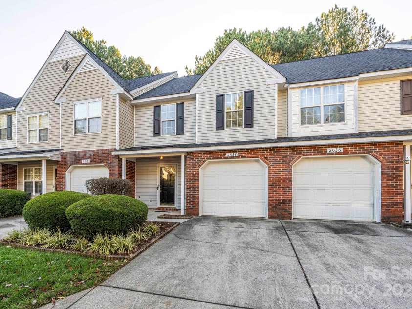 2038 University Heights Lane, Charlotte, NC 28213.  MLS# CAR4190741, YatesRealty ID 5046. Front
