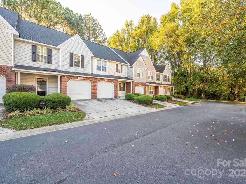 2038 University Heights Lane, Charlotte, NC 28213.  MLS# CAR4190741, YatesRealty ID 5046. Front