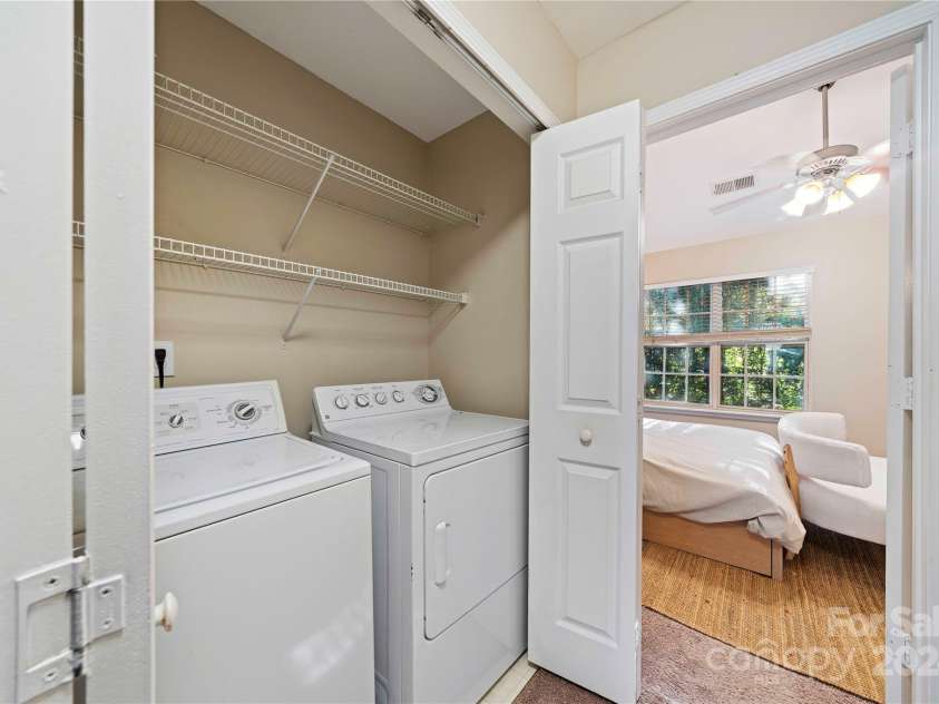 2038 University Heights Lane, Charlotte, NC 28213.  MLS# CAR4190741, YatesRealty ID 5046. Laundry Area