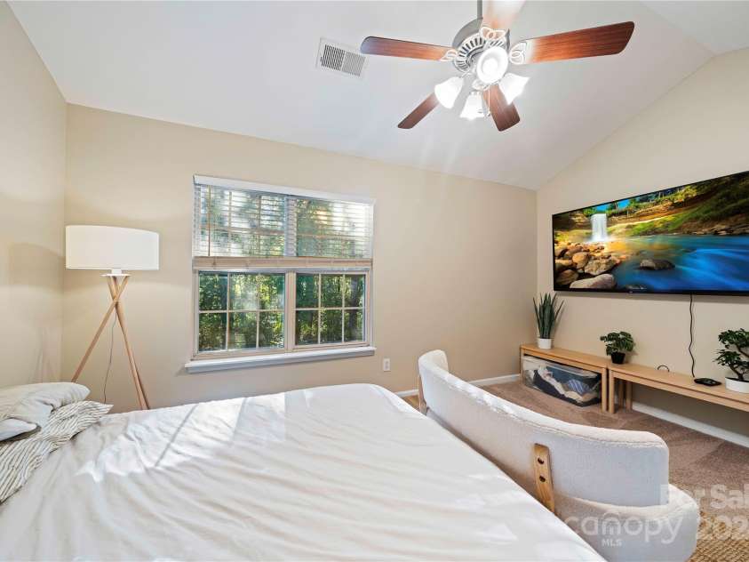 2038 University Heights Lane, Charlotte, NC 28213.  MLS# CAR4190741, YatesRealty ID 5046. Primary Bedroom