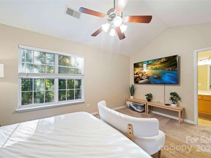 2038 University Heights Lane, Charlotte, NC 28213.  MLS# CAR4190741, YatesRealty ID 5046. Primary Bedroom