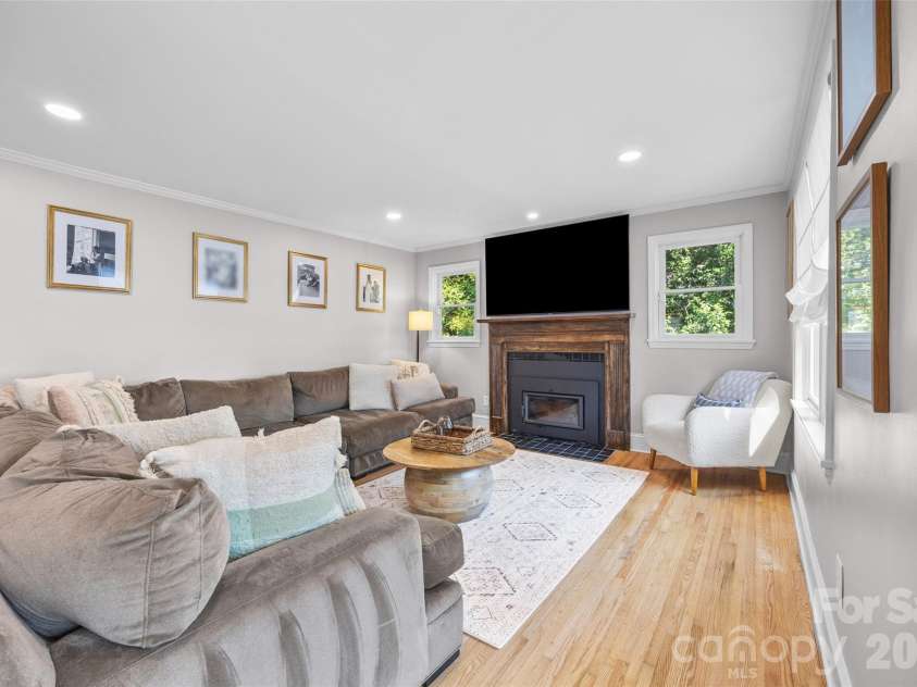 4310 Craig Avenue, Charlotte, NC 28211.  MLS# CAR4420909, YatesRealty ID 50463. 