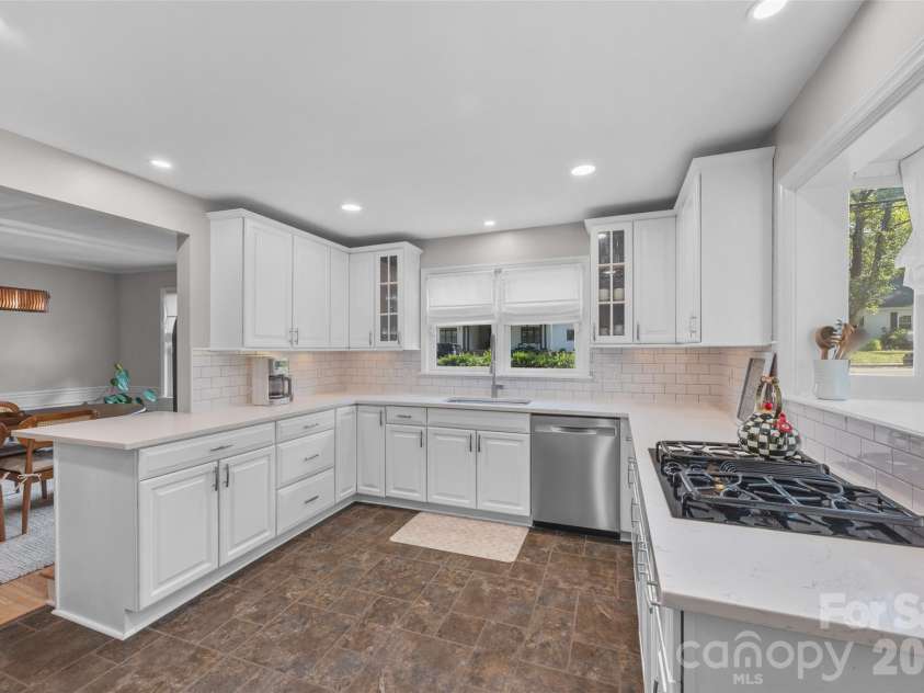 4310 Craig Avenue, Charlotte, NC 28211.  MLS# CAR4420909, YatesRealty ID 50463. 