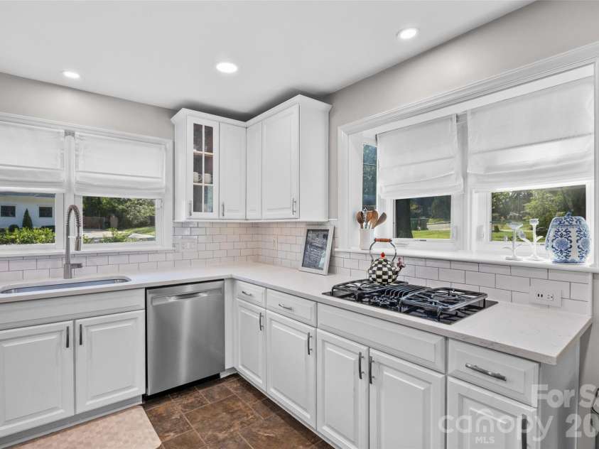 4310 Craig Avenue, Charlotte, NC 28211.  MLS# CAR4420909, YatesRealty ID 50463. 