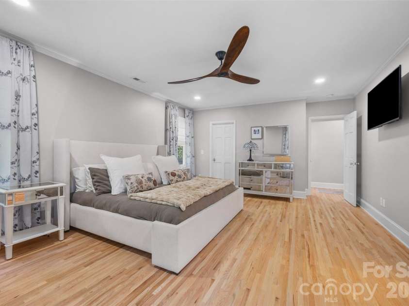 4310 Craig Avenue, Charlotte, NC 28211.  MLS# CAR4420909, YatesRealty ID 50463. 