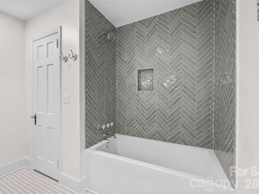4310 Craig Avenue, Charlotte, NC 28211.  MLS# CAR4420909, YatesRealty ID 50463. 