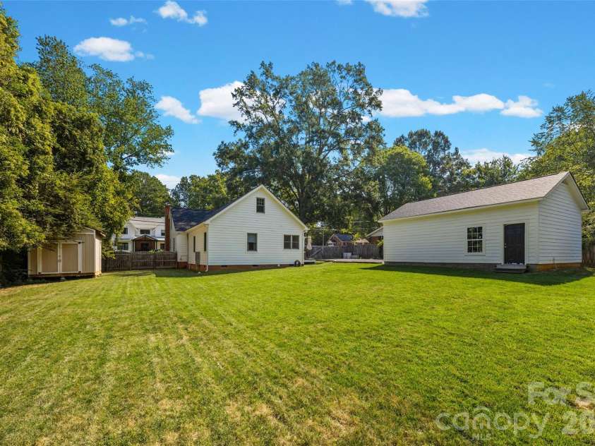 4310 Craig Avenue, Charlotte, NC 28211.  MLS# CAR4420909, YatesRealty ID 50463. 