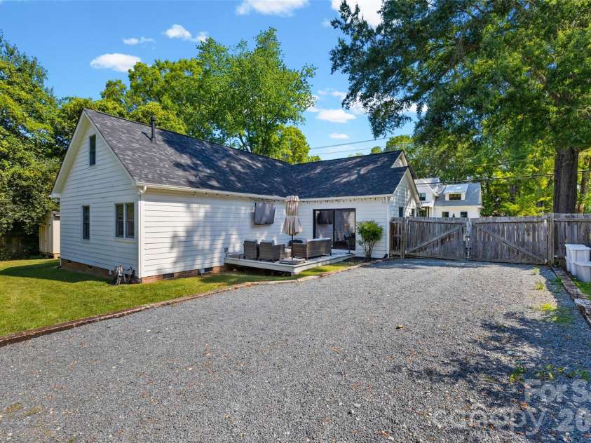 4310 Craig Avenue, Charlotte, NC 28211.  MLS# CAR4420909, YatesRealty ID 50463. 