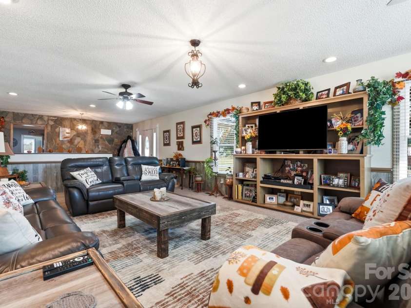 1061 Old Peachland Road, Marshville, NC 28103.  MLS# CAR4423840, YatesRealty ID 50464. 