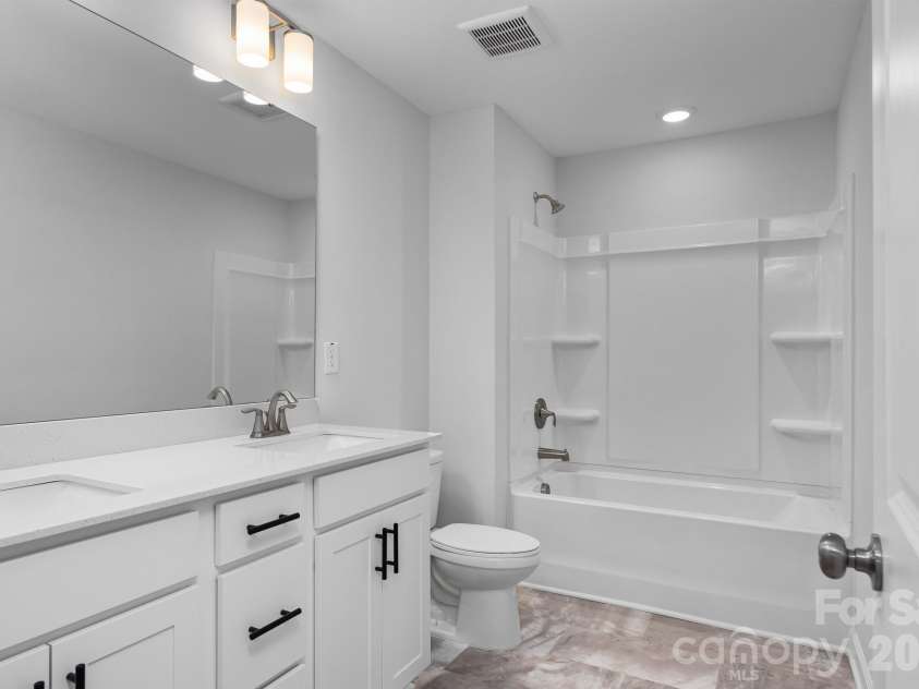2910 audubon Ridge, Belmont, NC 28012.  MLS# CAR4424035, YatesRealty ID 50465. Sample photo hall bath for Bedrooms 2 & 3