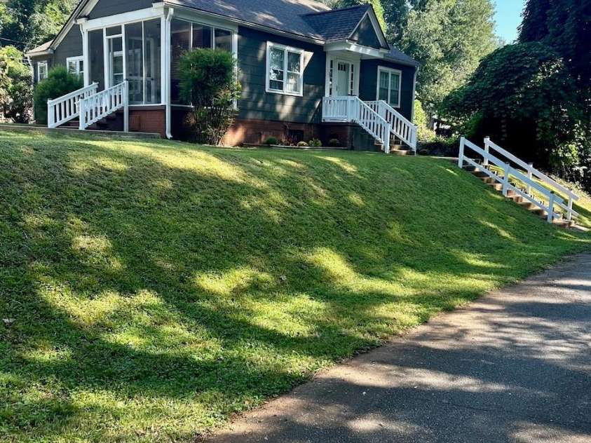 130 School Drive, Spartanburg, SC 29301.  MLS# CAR4423594, YatesRealty ID 50466. 
