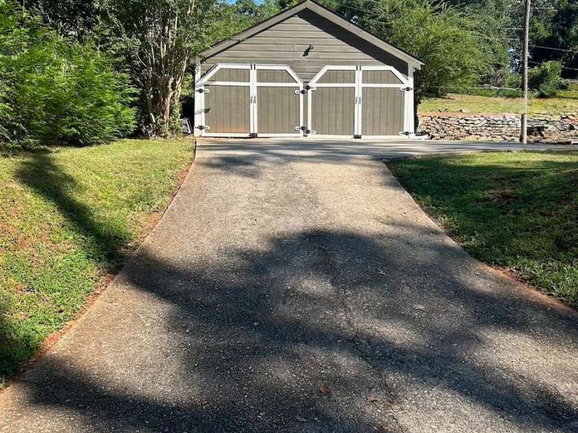 130 School Drive, Spartanburg, SC 29301.  MLS# CAR4423594, YatesRealty ID 50466. 