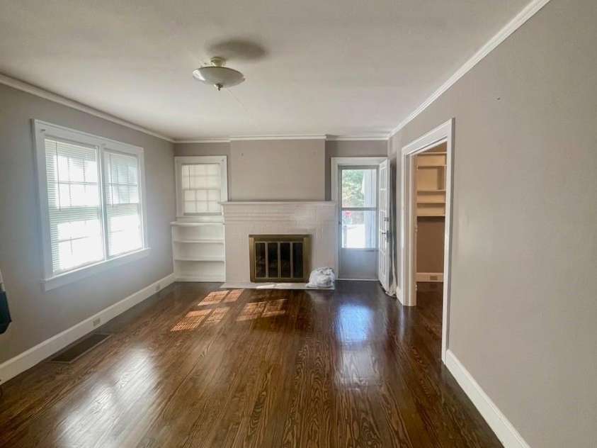 130 School Drive, Spartanburg, SC 29301.  MLS# CAR4423594, YatesRealty ID 50466. 