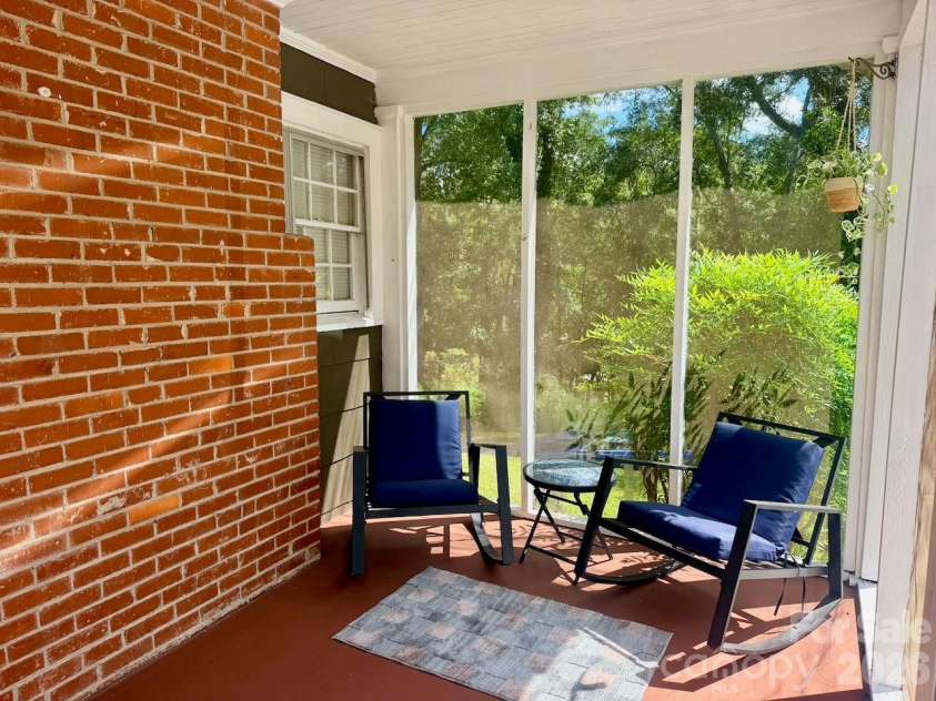 130 School Drive, Spartanburg, SC 29301.  MLS# CAR4423594, YatesRealty ID 50466. 
