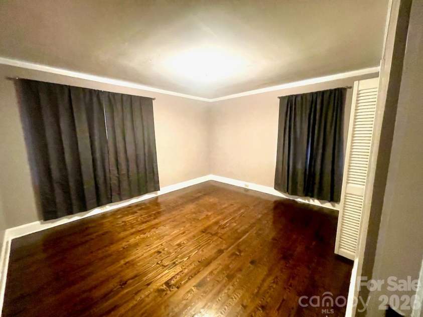130 School Drive, Spartanburg, SC 29301.  MLS# CAR4423594, YatesRealty ID 50466. 