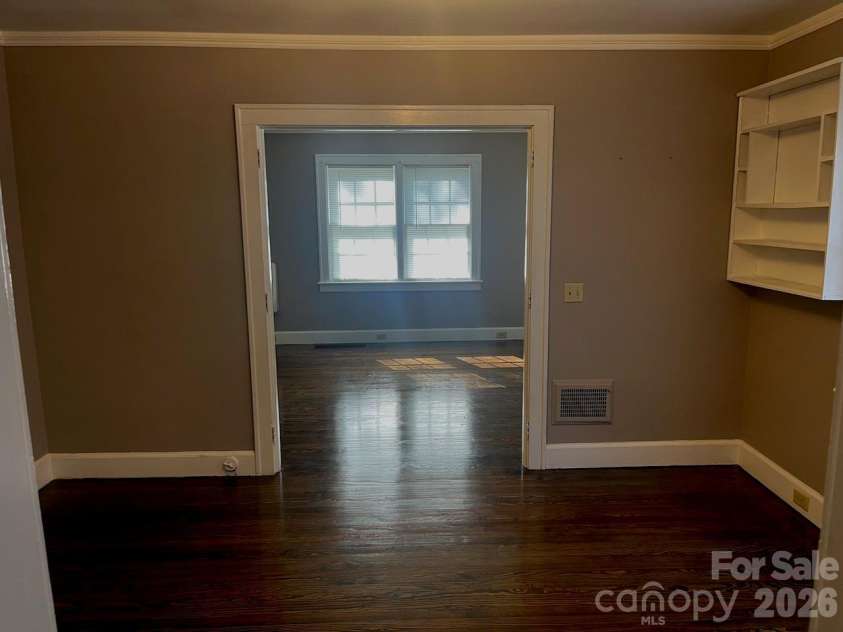 130 School Drive, Spartanburg, SC 29301.  MLS# CAR4423594, YatesRealty ID 50466. 