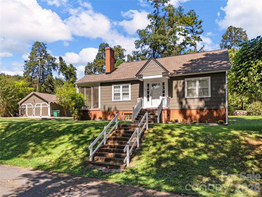 130 School Drive, Spartanburg, SC 29301.  MLS# CAR4423594, YatesRealty ID 50466. 