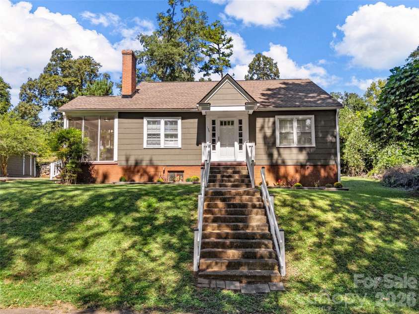 130 School Drive, Spartanburg, SC 29301.  MLS# CAR4423594, YatesRealty ID 50466. 